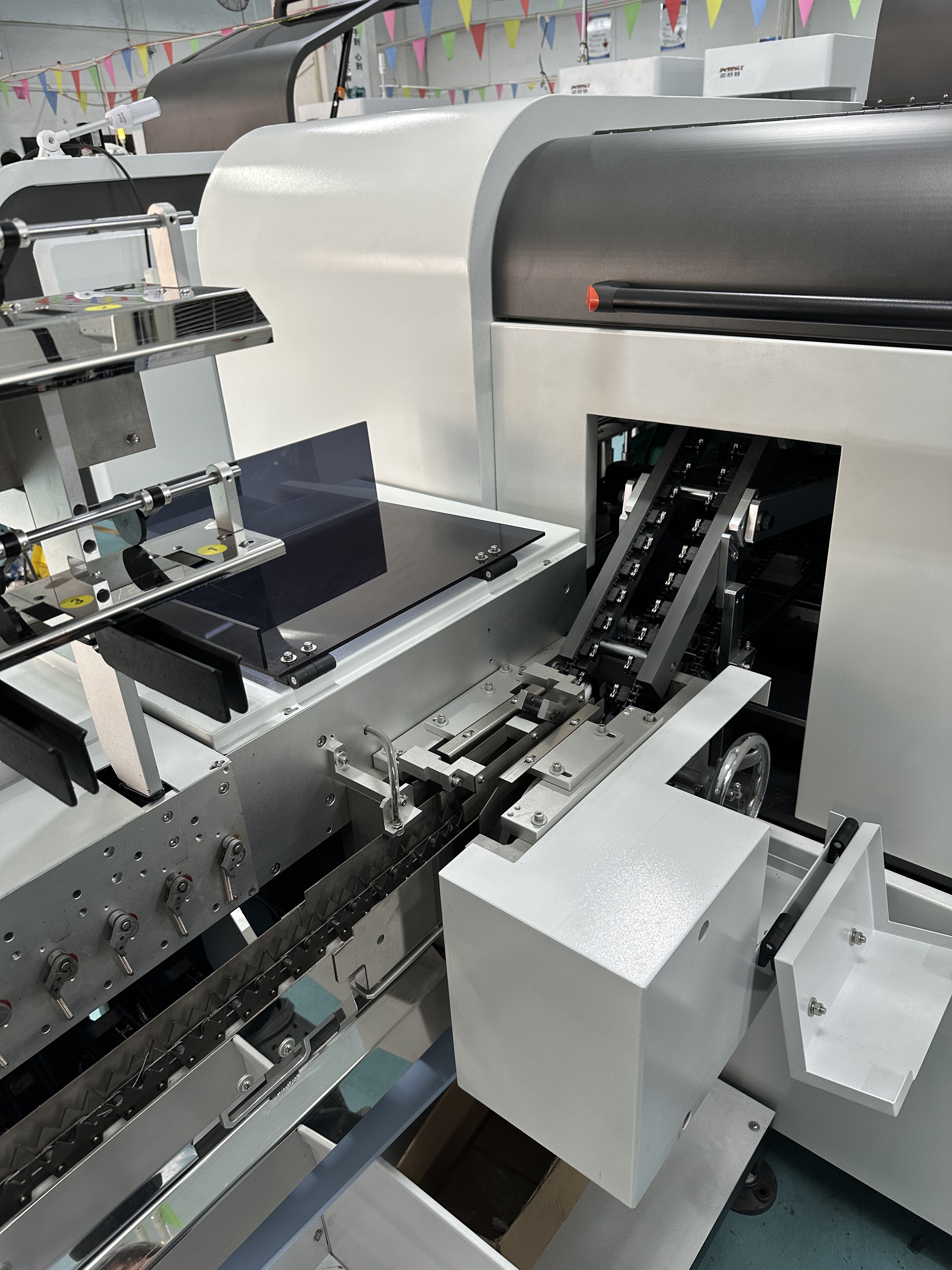 Rear working area of the S4020 axial insertion machine